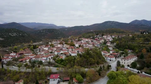 Stavroypoli Xanthi Aerial Pullback Shot, Rodopi Mountain Village Panoramic Vídeos de archivo 292112261