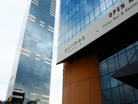 Steadicam man enter in Pullman Hotel Brussel Midi Station Stock Footage 80442800