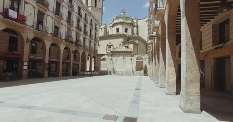 Steadicam moving view of old buildings in gothic district, Reus, Spain Видео 63618783