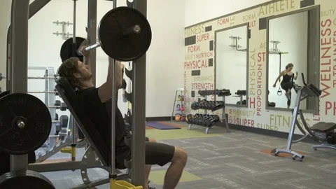 Steadicam shot of a man lifting weights in a gym Stock-Footage 76234277