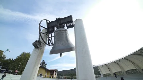 Steadicam slow motion shot of a bigg doll ringing Video stock 86090808