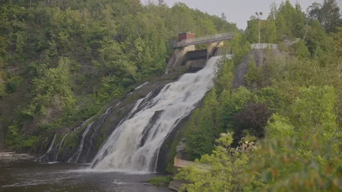 Steady shot of waterfall Видео 211879090