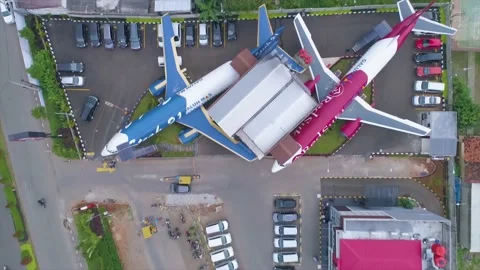 Steak 21 and Red Suki , Unique Restaurant that Uses Boeing 737 as a Place to Eat Video stock 168918364