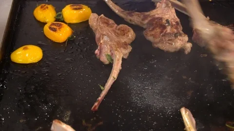 Steak On Barbecue Grill Vidéo 105883875