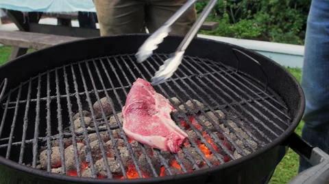Steak on bbq fire Video stock 58281434
