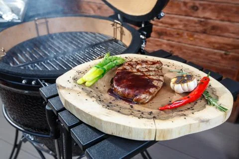 Steak is cooked on the grill Foto stock