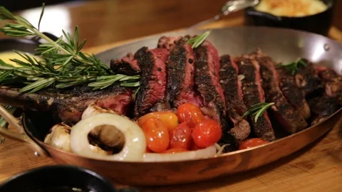 Steak dinner display slider Vidéo gratuite 103675766