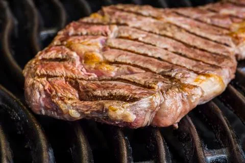 Steak on the grill Stockfoto's