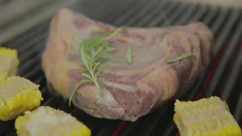 Steak grilled with corn Video stock 81422901