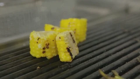 Steak grilled with corn Vidéo 83294095