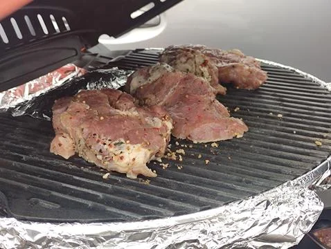 Steak preparation close view, meat dish Foto stock