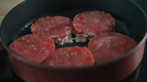 Steak tuna slices are placed in a hot pan and begin to sizzle and cook. Stock-Footage 338304096