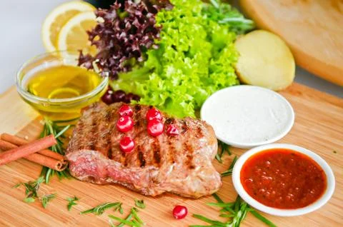 Steak &amp; vegetables Stock Photos