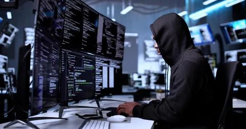 Stealing Secure Data And Information: Programmer Doing Software Theft Online. Stockfoto's