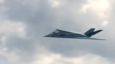 Stealth Attack Aircraft Flying In The Sky. Vídeo Stock 334807662