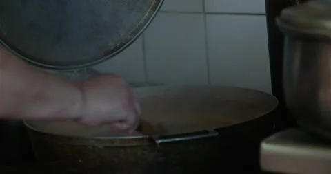 Steam in a big pot 4k 스톡 동영상 140282539
