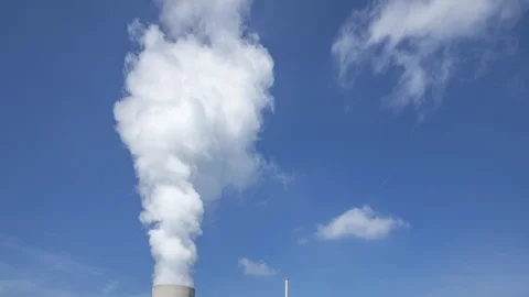 Steam cloud from a power station Видео 91232468