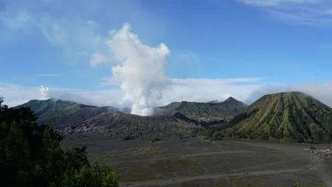 Steam clouds coming out from Mount Bromo Foto stock