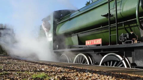  Steam engine by platform billows steam Vidéo 60754583