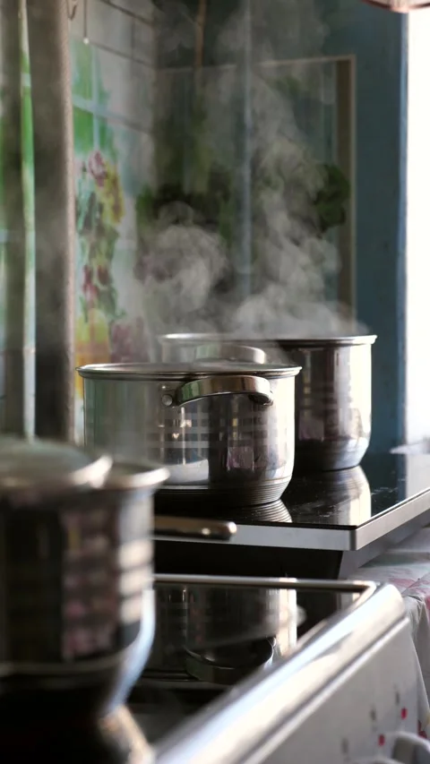 Steam rising from multiple pots boiling on a kitchen stove. Stock-Footage 342025032
