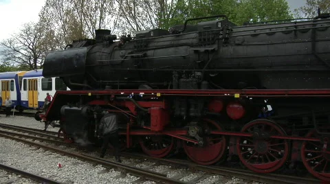 Steam train in station Vídeo Stock 131007