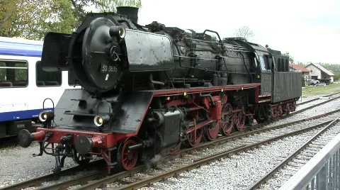 Steam train in station Video stock 131125