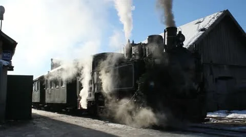 Steam train in station Video stock 21879901