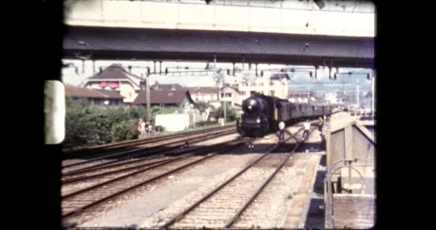 Steam Train Under Bridge and High‑Speed Tracking Shots – 1975 Super 8 Footage Vídeo Stock 330739063
