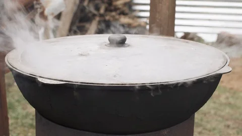 Steam from under the cover 스톡 동영상 128697972