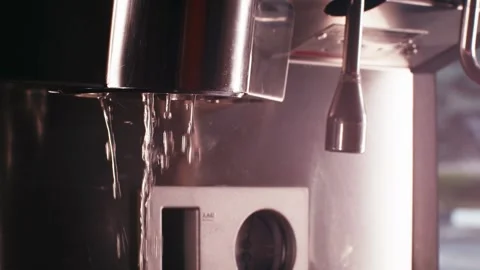 Steam water flows from the coffee machine Stockbeeldmateriaal 158982125