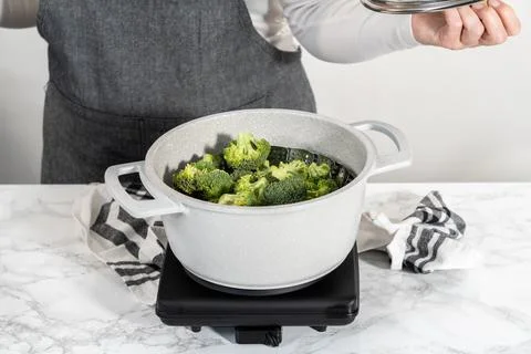 Steamed broccoli Stock Photos