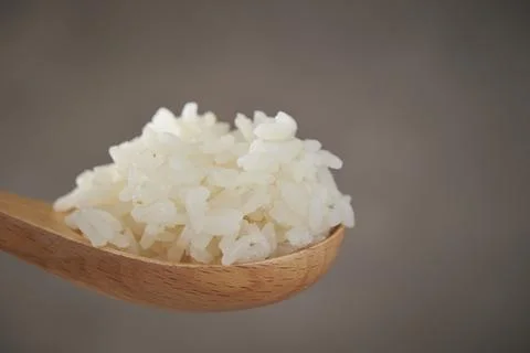 Steamed rice in a spoon Foto stock