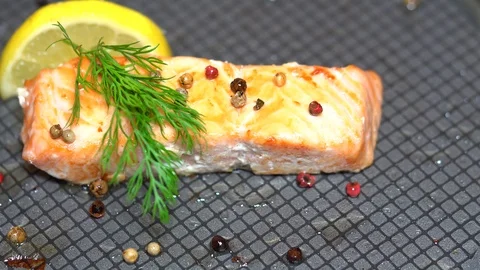 Steamed salmon with lemon Vidéo 87911914