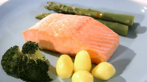 Steamed salmon with vegetables 스톡 동영상 37693285
