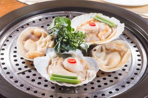 Steamed Scallops with Garnish Stock-Fotos