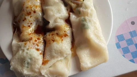 Steamed shrimp rolls. Video stock 267236794