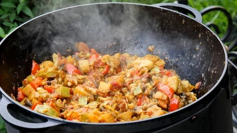 Steamed vegetables, bright multi-colored vegetable stew close-up. Steam 库存影片 119966852