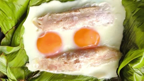 Steaming fermented pork and eggs in banana leaves, Thai northern food. Stock-Footage 301146397