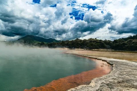 Steaming Geothermal Pool Under Dramatic Storm Clouds Foto stock