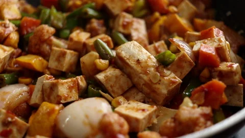 Steaming hot chilli tofu with vegetable healthy homemade meal. Vídeos de archivo 149168393
