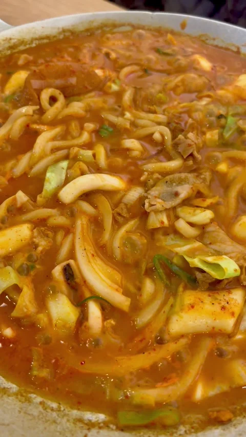Steaming hot Korean hang-over soup (Haejang-guk) in a pot Stock Footage 329285018