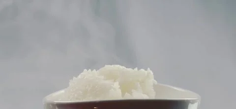 Steaming hot white rice served in a bowl Video stock 334678103