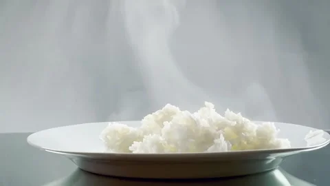Steaming hot white rice served in a bowl Vídeo Stock 334678105