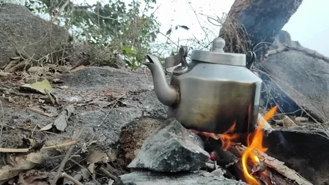 The Steaming Kettle, Steadfast Beside the Crackling Fire, Radiating Comfort Stockbeeldmateriaal 271108814