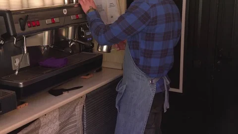 Steaming milk for cappuccino using coffee machine. Unrecognizable male barista 库存影片 80145262