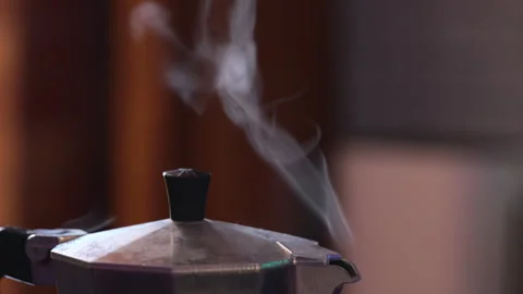 Steaming moka pot preparing hot coffee Vídeo Stock 332678248