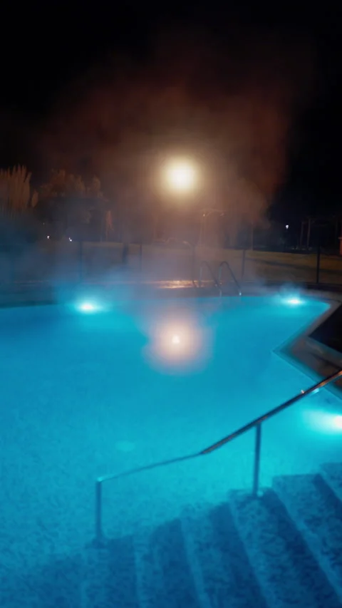 Steaming Outdoor Pool at Night with Blue Lighting 库存影片 335055716
