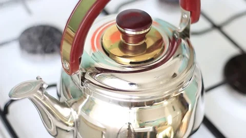Steaming teapot on a gas-fire 動画素材 71953584