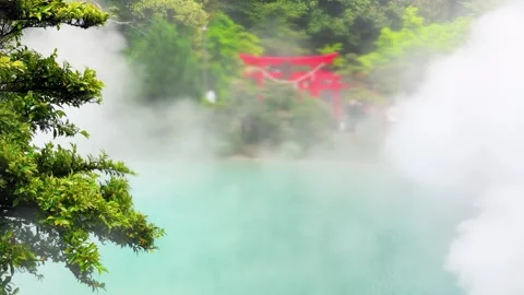 Steaming turquoise thermal hot spring Umi Jigoku in Beppu Japan. 動画素材 335694076