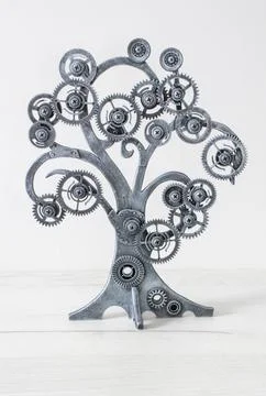 A steampunk style tree made of silver colored gears. A mechanical selection o Stock-Fotos